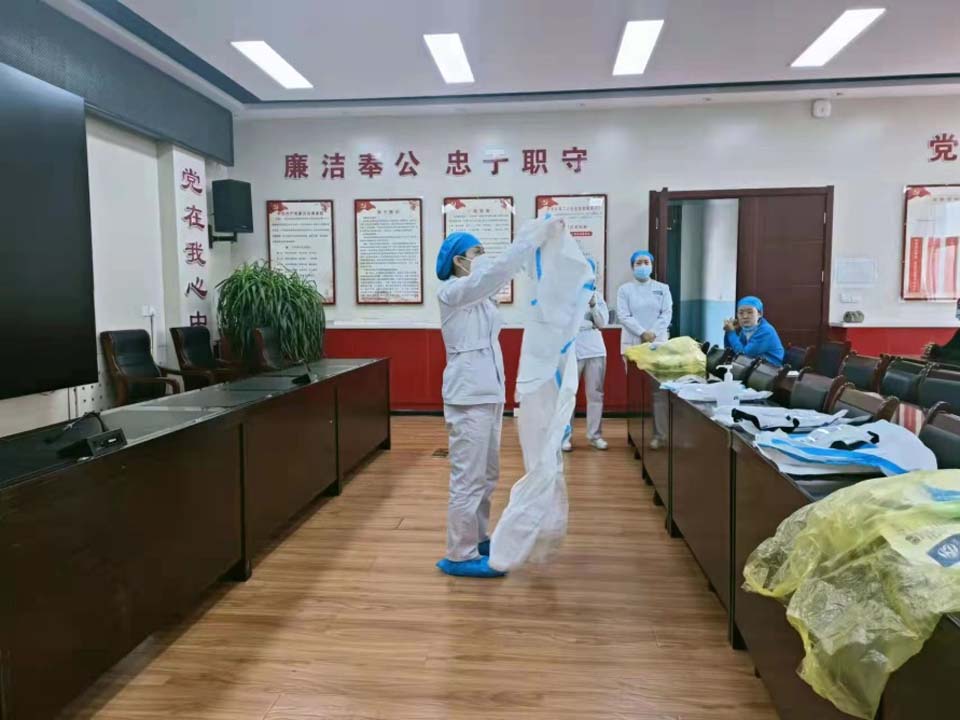 平?jīng)鍪腥鋺?zhàn)，為支援上海醫(yī)療隊開展專項業(yè)務培訓